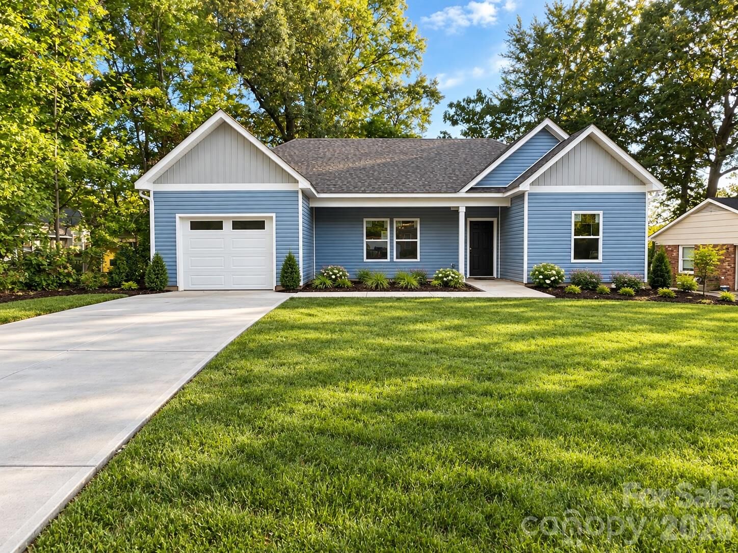 Property Photo: 315 Huntsmoor Drive NC 28217