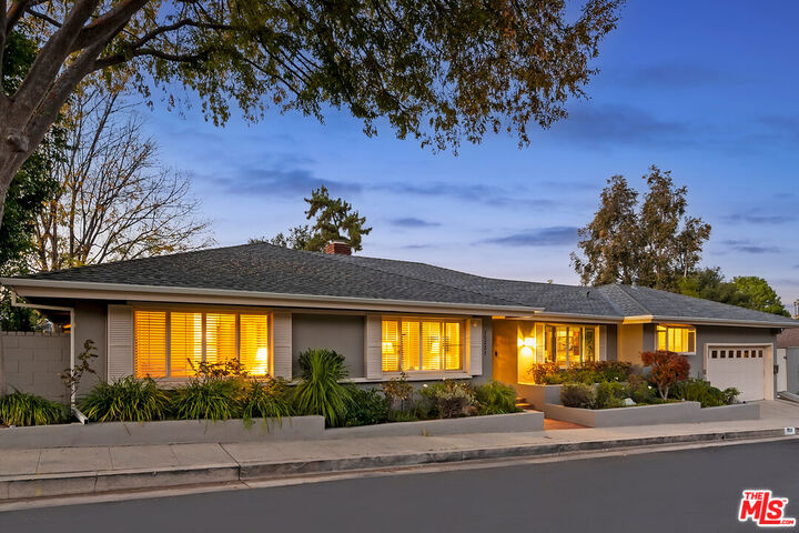 Property Photo: 15337 Stonewood Ter CA 91403