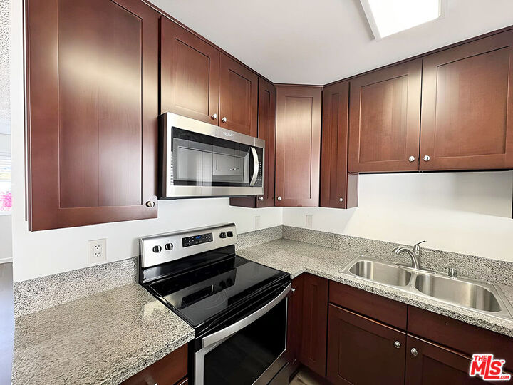 Property Photo:  3811 N Figueroa St, Unit 6  CA 90065 