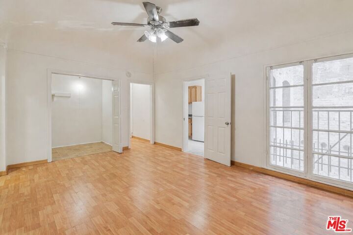 Property Photo:  400 S Kenmore Ave, Unit 200  CA 90020 