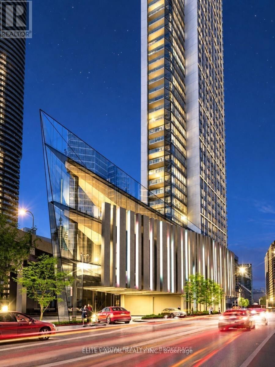 Property Photo:  10 York Street 3813  ON M5J 2Z2 