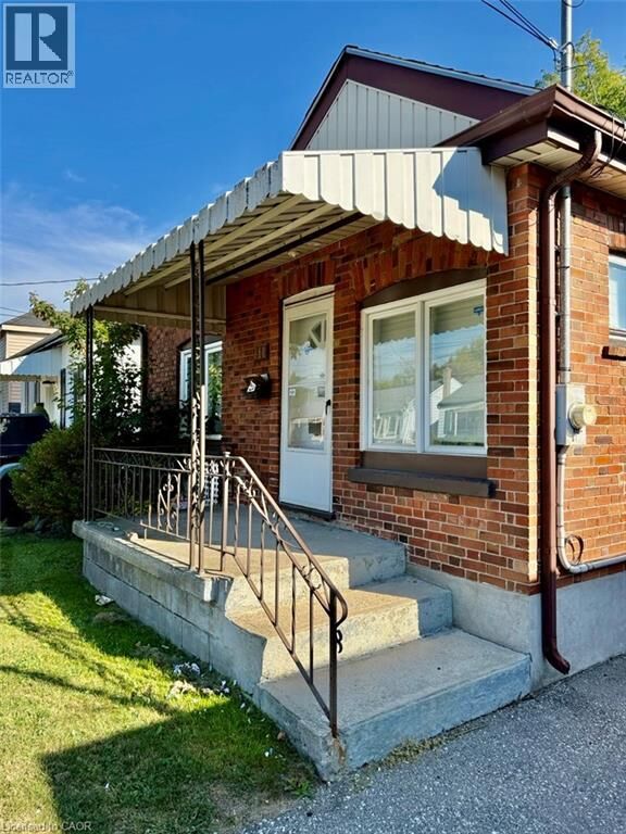 Property Photo:  311 Marlborough Street  ON N3S 4T8 