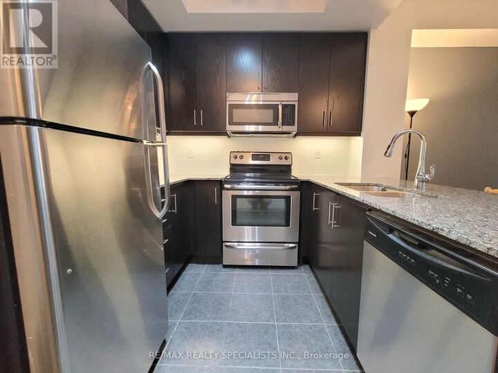 Property Photo:  15 James Finlay Way 823  ON M3M 0B3 