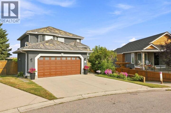 Property Photo: 122 Sceptre Close Northwest AB T3L 1Y2