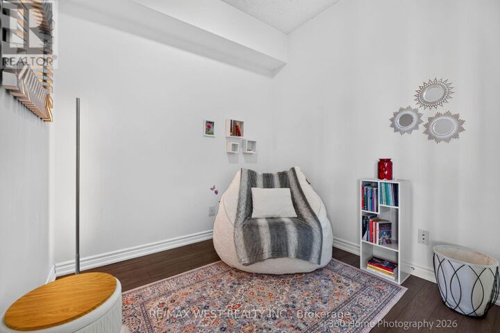 Property Photo:  15 James Findlay Way 631  ON M3M 0B3 