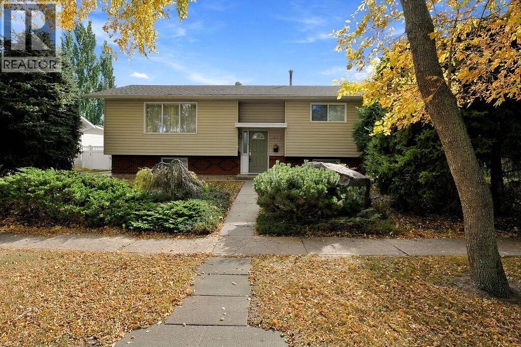 Property Photo: 5907 43 Avenue AB T4V 0A5