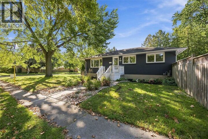 Property Photo:  957 Kensington Boulevard  ON N7S 1M9 