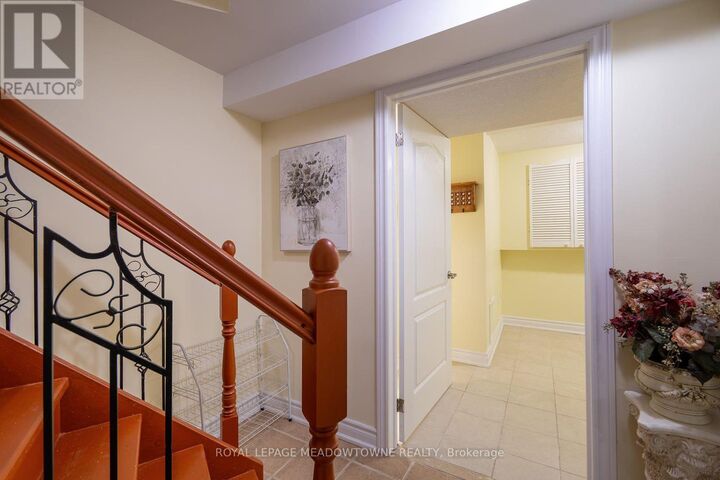 Property Photo:  6407 Alderwood Trail  ON L5N 6W9 