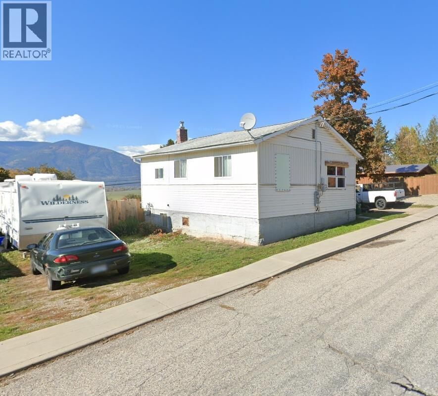 Property Photo:  229 9th  S Avenue  BC V0B 1G3 