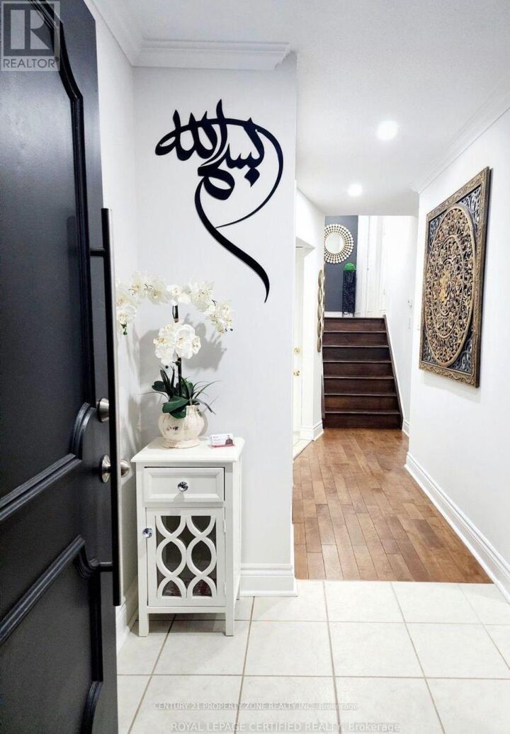 Property Photo: 3 Blackthorn Lane East ON L6V 3K7