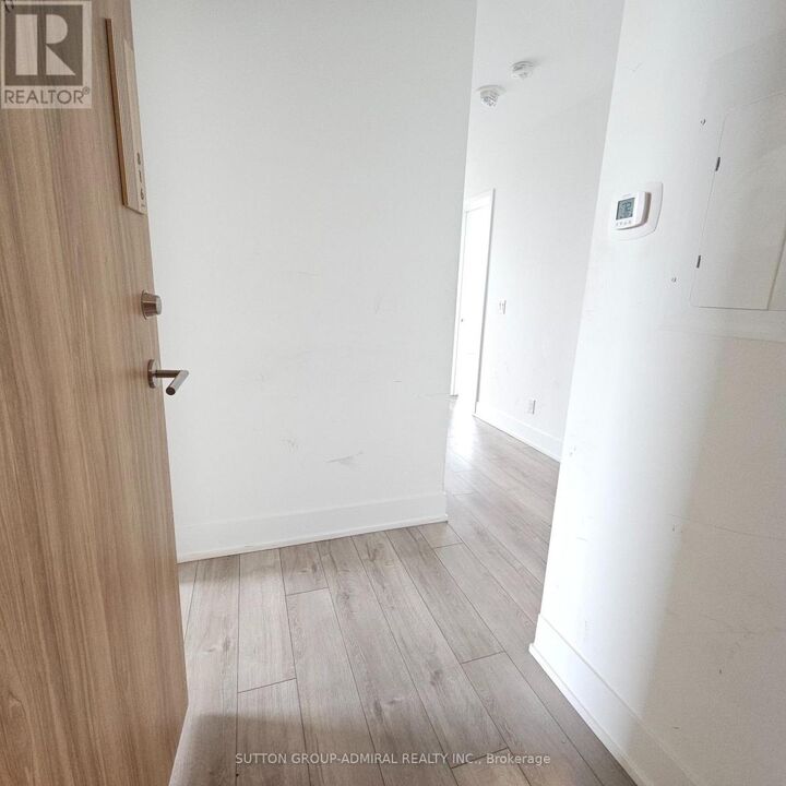 Property Photo:  3100 Keele Street 816  ON M3M 0E1 