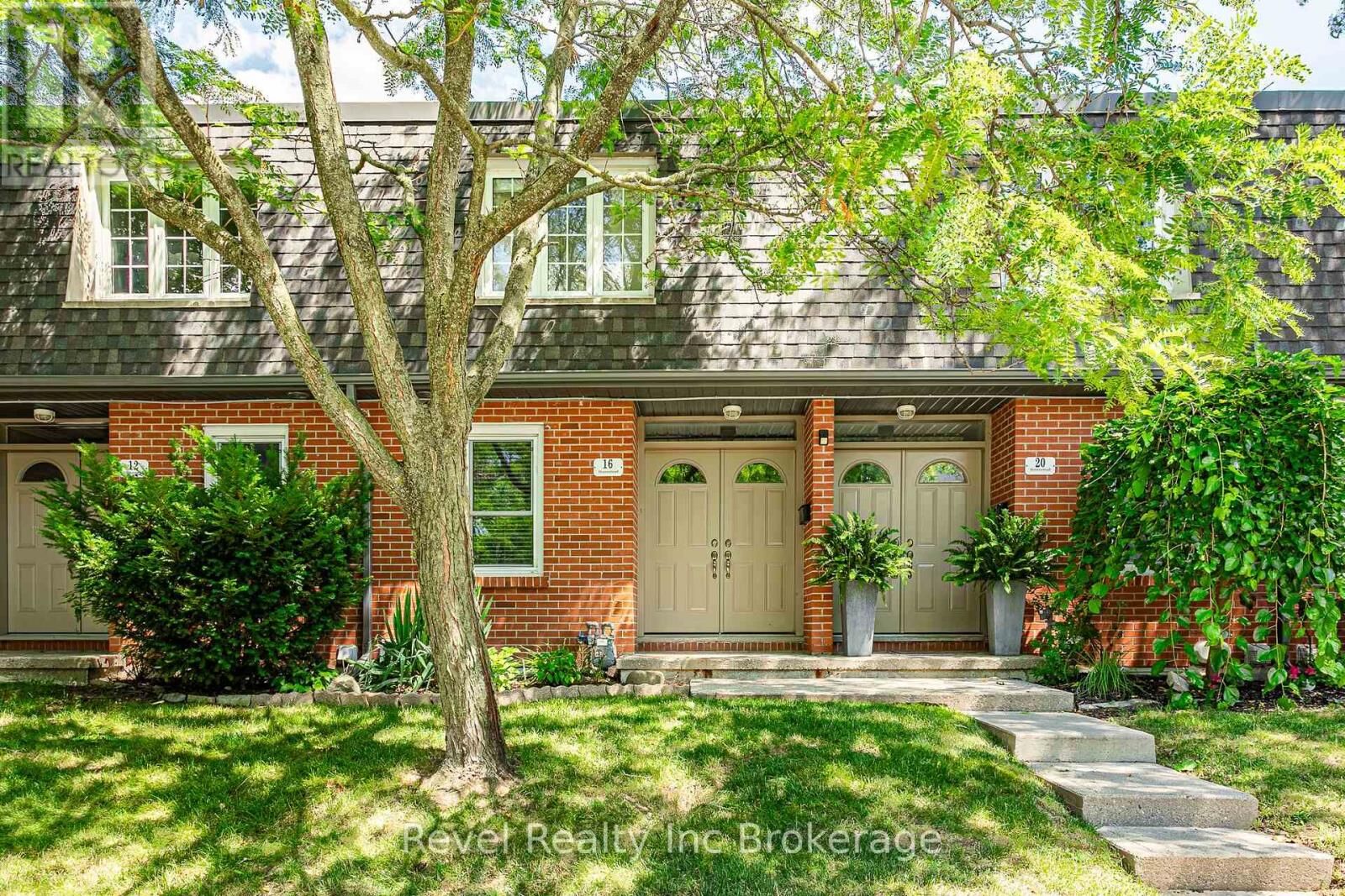 Property Photo:  16 Homestead Crescent  ON N6G 2E4 