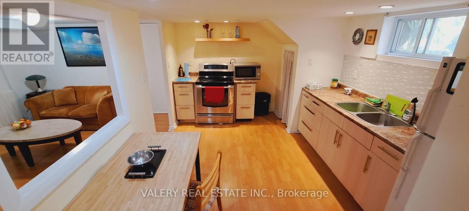 Property Photo:  48 Dunkirk Road  ON M4C 2M3 