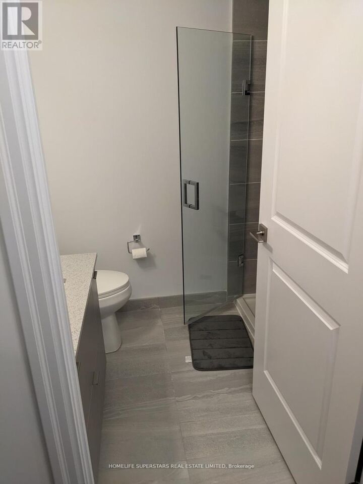 Property Photo:  30 Elm Drive West 2110  ON L5B 0N6 