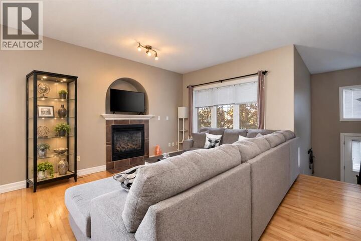 Property Photo: 156 Paris Crescent AB T9K 0E1
