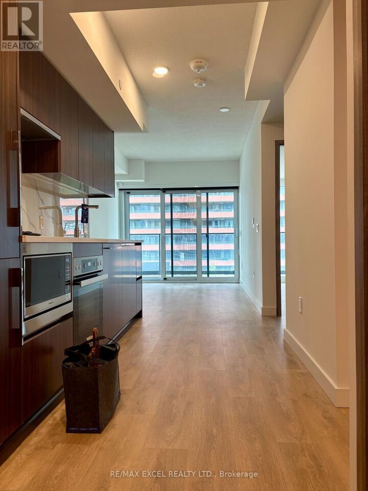 Property Photo: 3 Concord Cityplace Way 627 ON M5V 0X4
