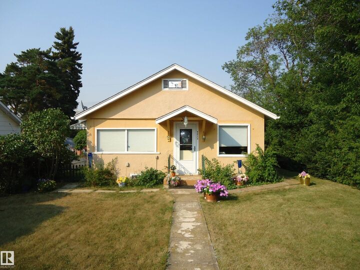 Property Photo:  4812 50 Avenue  AB T0B 2C0 