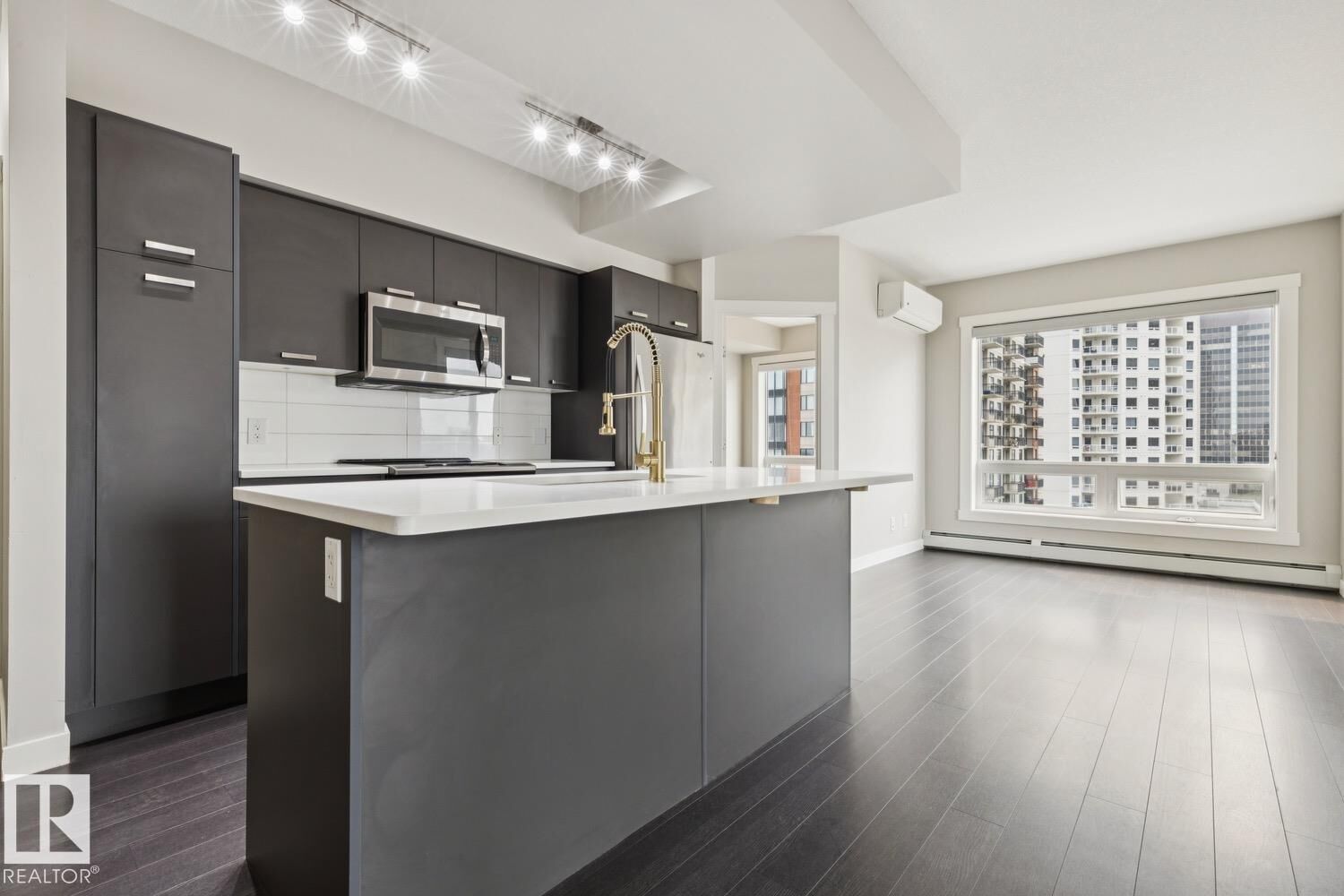 Property Photo:  10410 102 Avenue NW 904  AB T5J 0E9 