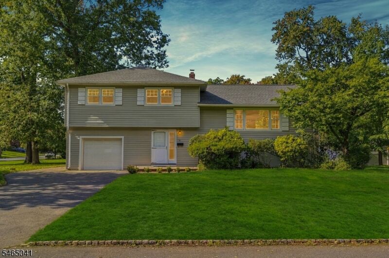 Property Photo:  10 Aldom Cir  NJ 07006 