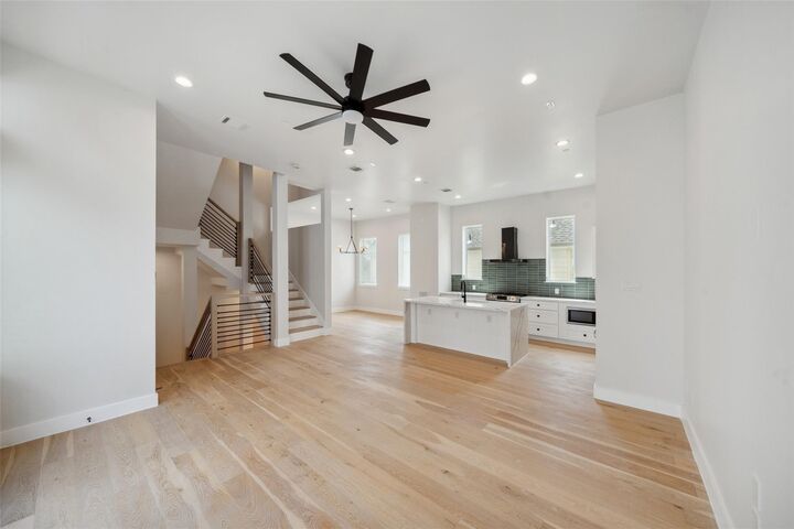 Property Photo:  1005 Kern Street B  TX 77009 