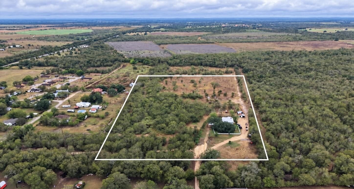 Property Photo: 115 NW 5th Street NW TX 78959