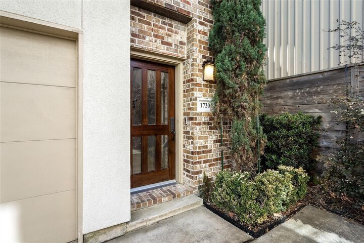 Property Photo:  1720 Live Oak Street  TX 77003 