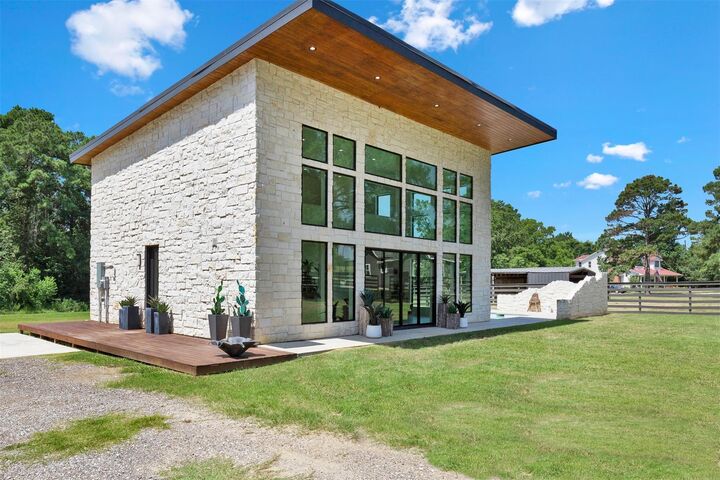 Property Photo:  10429 Longstreet Road  TX 77318 