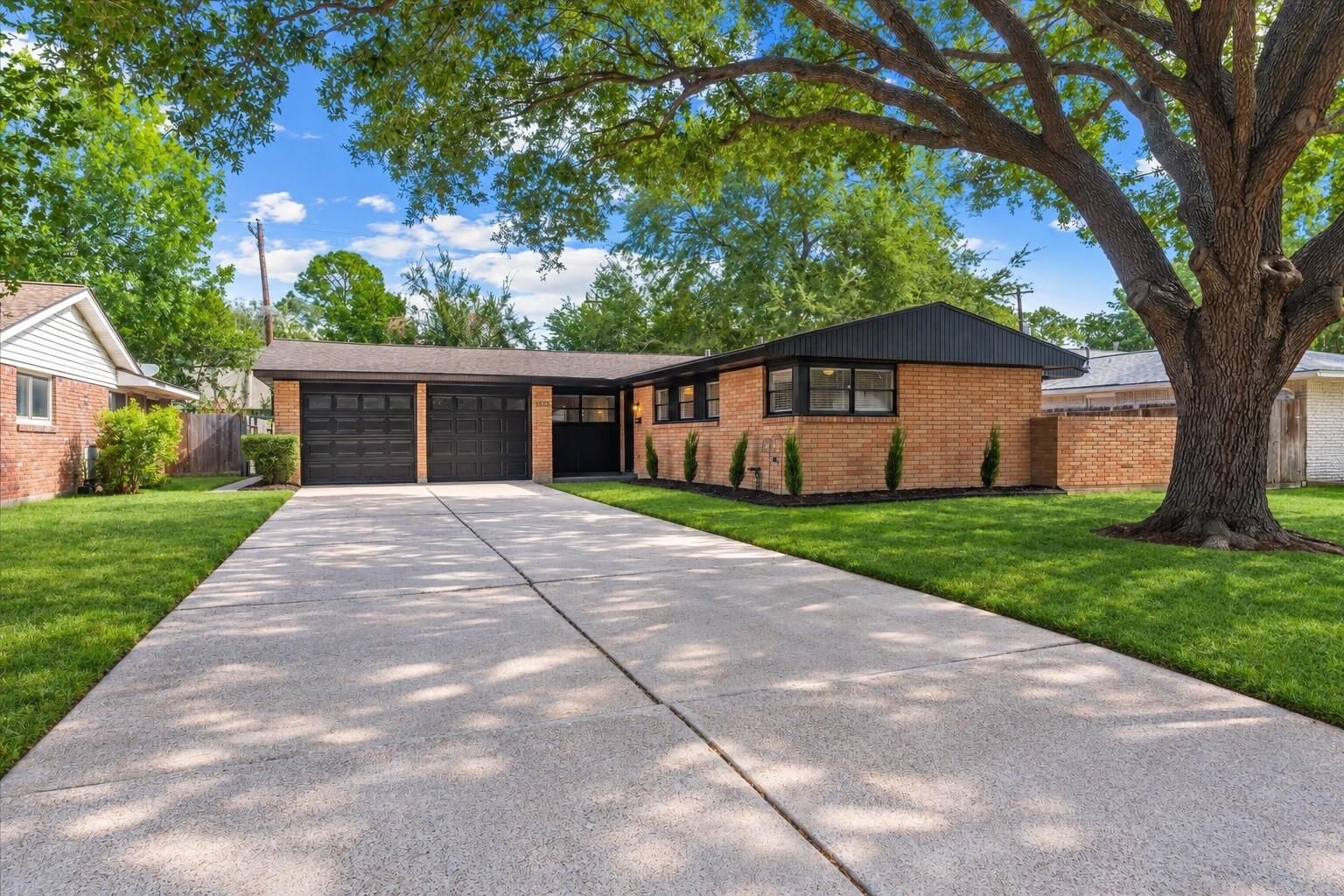 Property Photo:  2303 Willowby  TX 77008 
