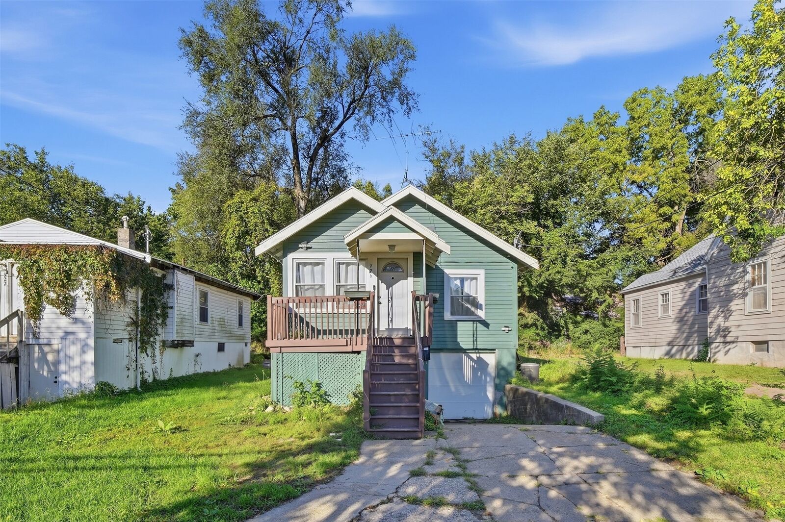 Property Photo:  926 28th Street  IA 50312 
