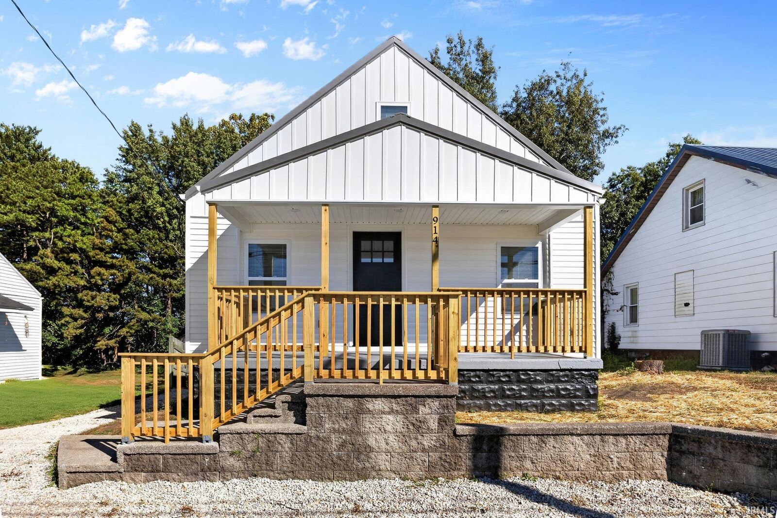 Property Photo: 914 W Divison Road IN 47546