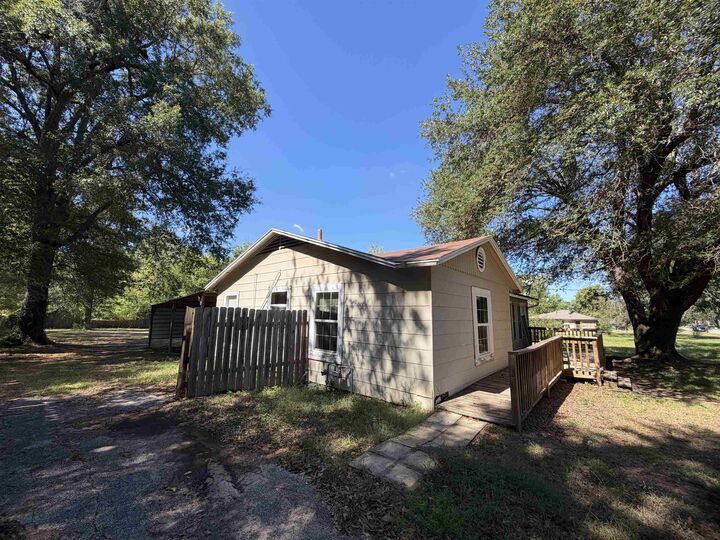 Property Photo:  501 N Adams St  TX 75633 