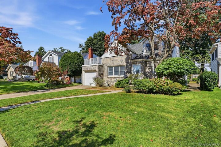Property Photo:  41 Oak Drive  NY 11040 
