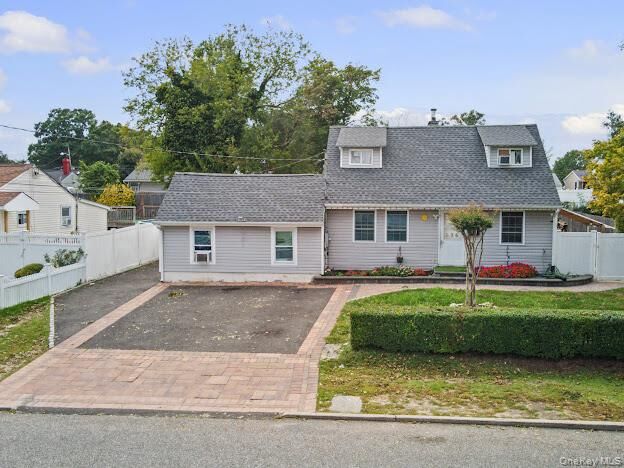 Property Photo:  126 Claywood Drive  NY 11717 