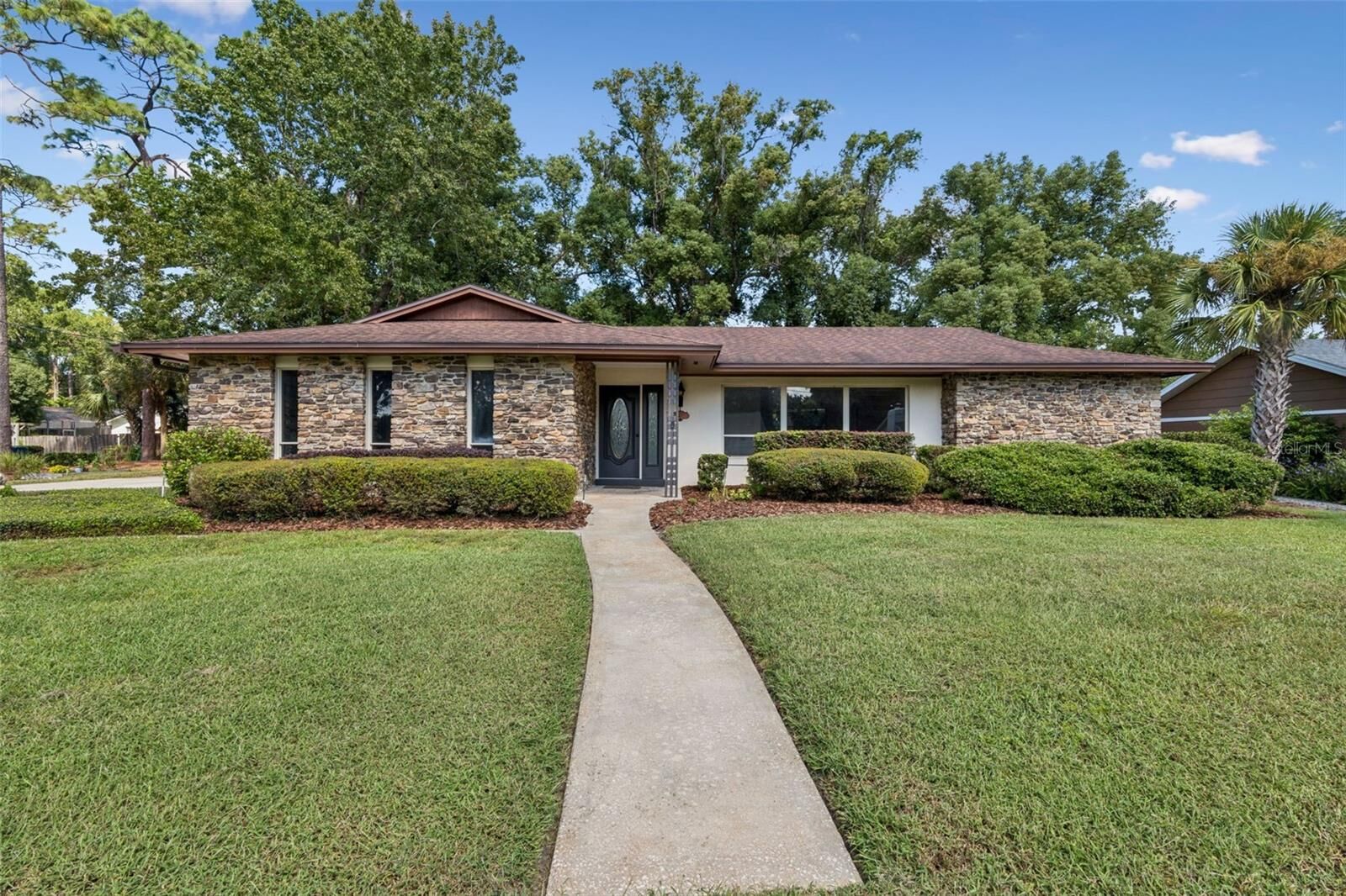 Property Photo: 1417 Noble Street FL 32750