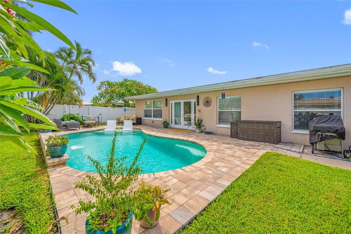 Property Photo:  14921 Sovereign Drive  FL 33774 