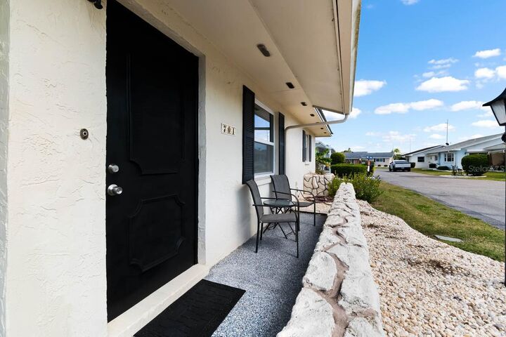 Property Photo:  701 W Brockton Place  FL 33573 