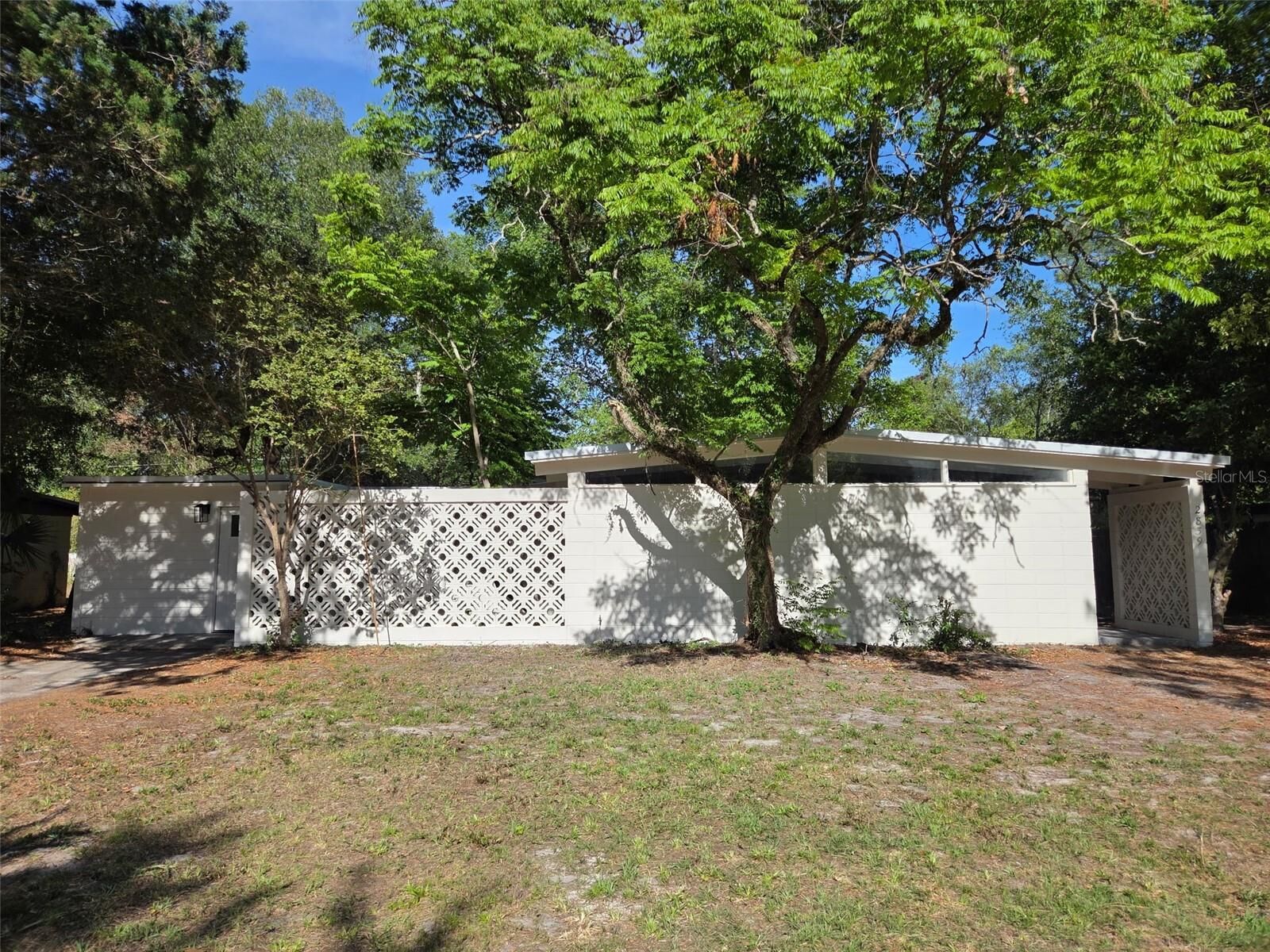 Property Photo: 2839 NE 10th Drive FL 32609