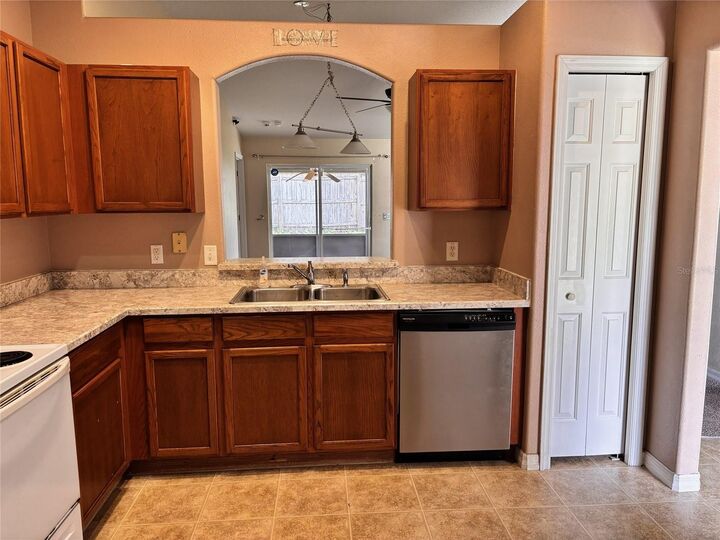 Property Photo:  3613 Meadow Green Drive  FL 32778 