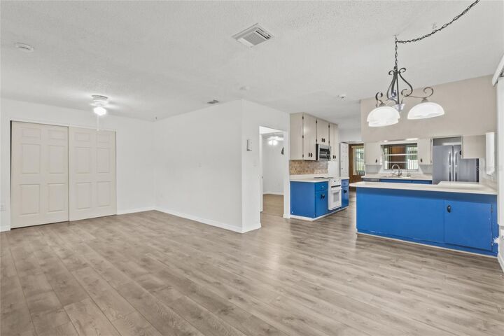 Property Photo: 5318 17th Street W FL 34207