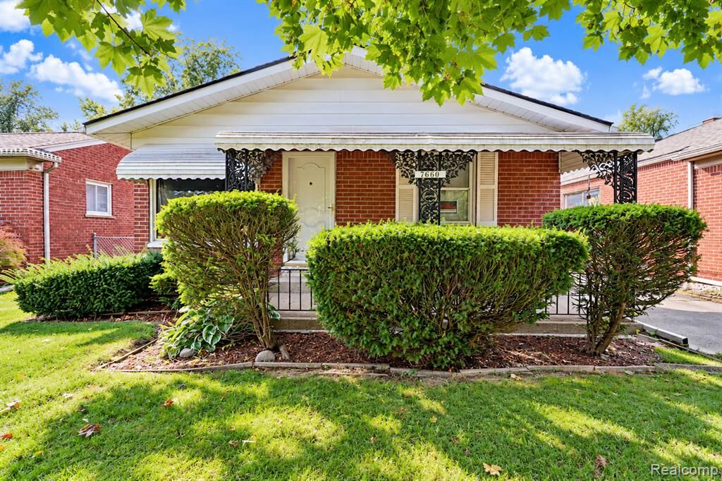 Property Photo: 7660 Shenandoah Avenue MI 48101 2481