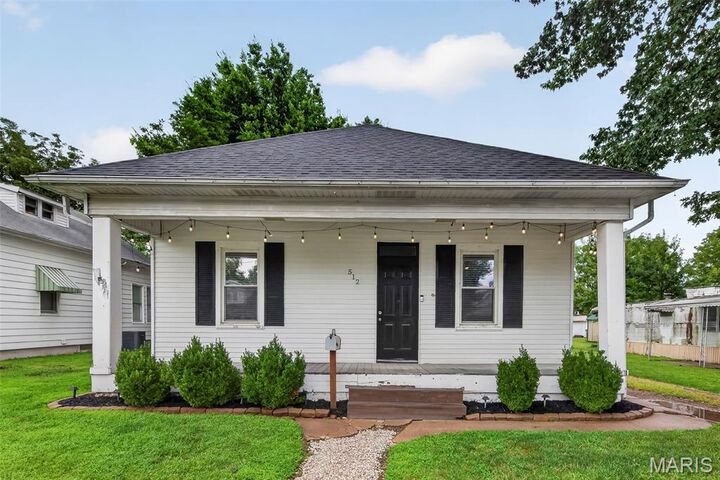 Property Photo:  512 S Main Street  IL 62239 
