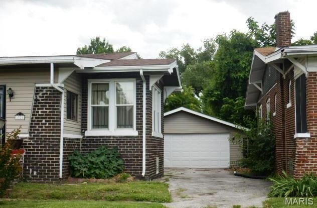 Property Photo:  1320 N Park Drive  IL 62204 