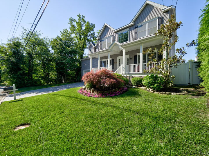 Property Photo:  