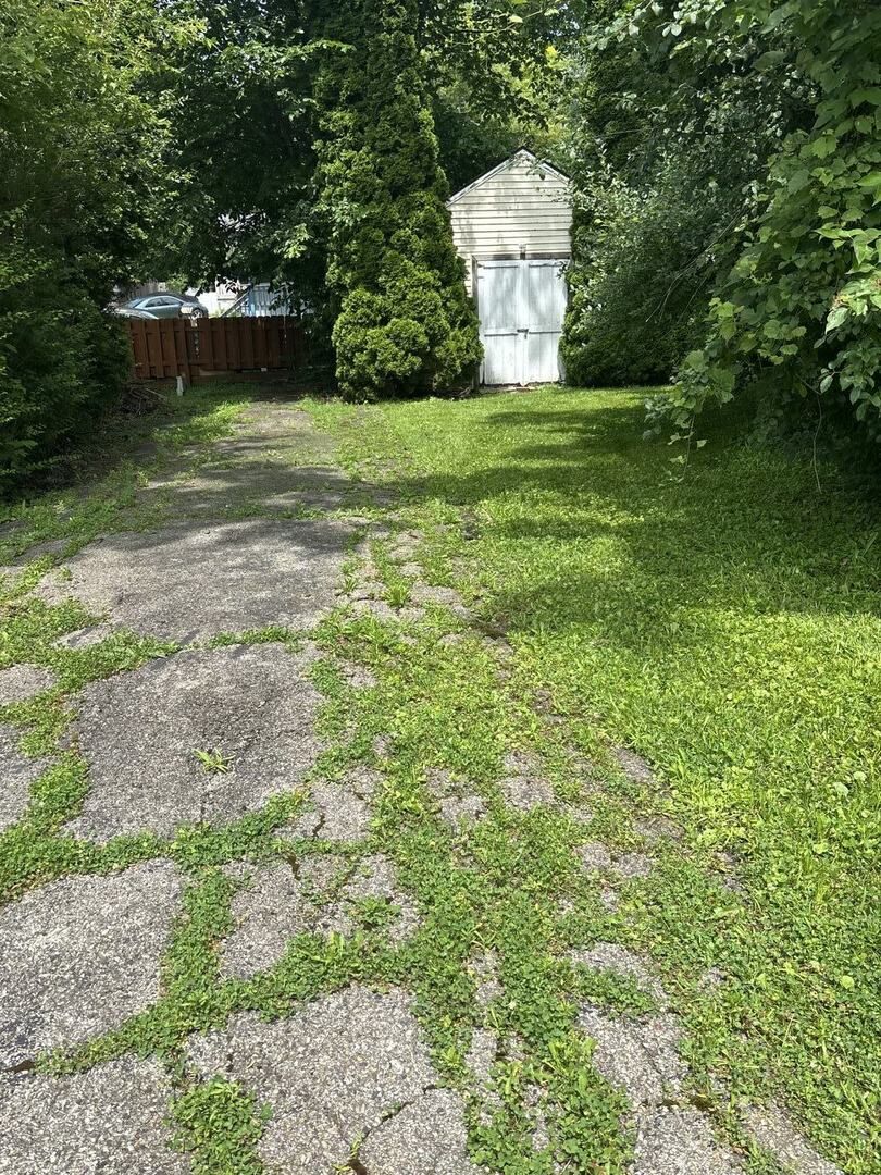Property Photo: 32 Beacon Bay IL 60051