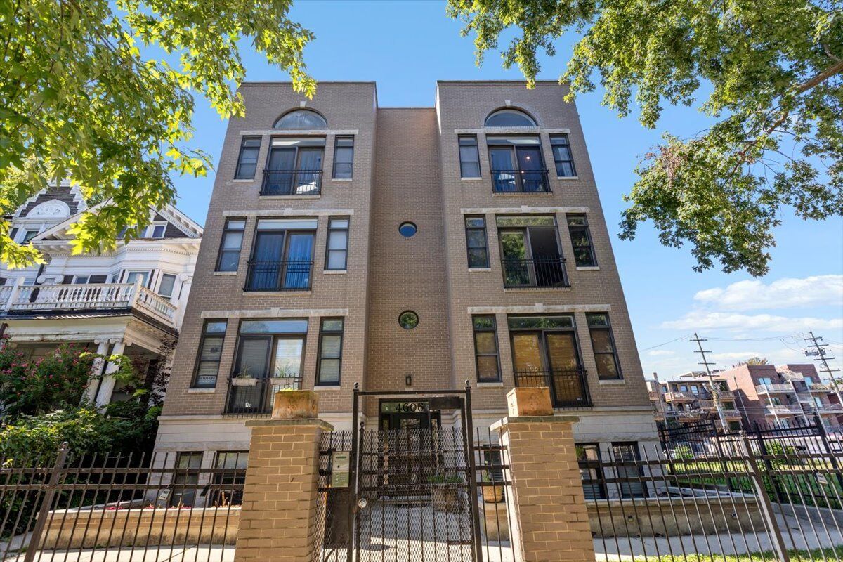 Property Photo:  4606 N Malden Street 3N  IL 60640 