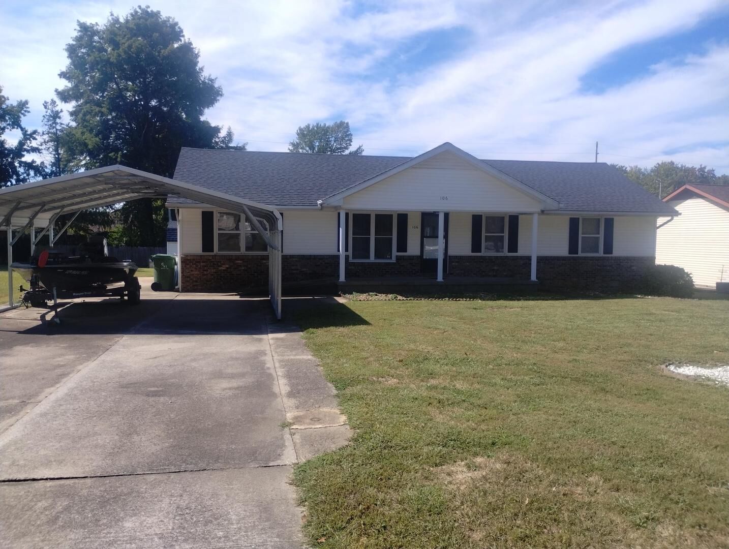 Property Photo:  106 Holly Terrace  IL 62906 