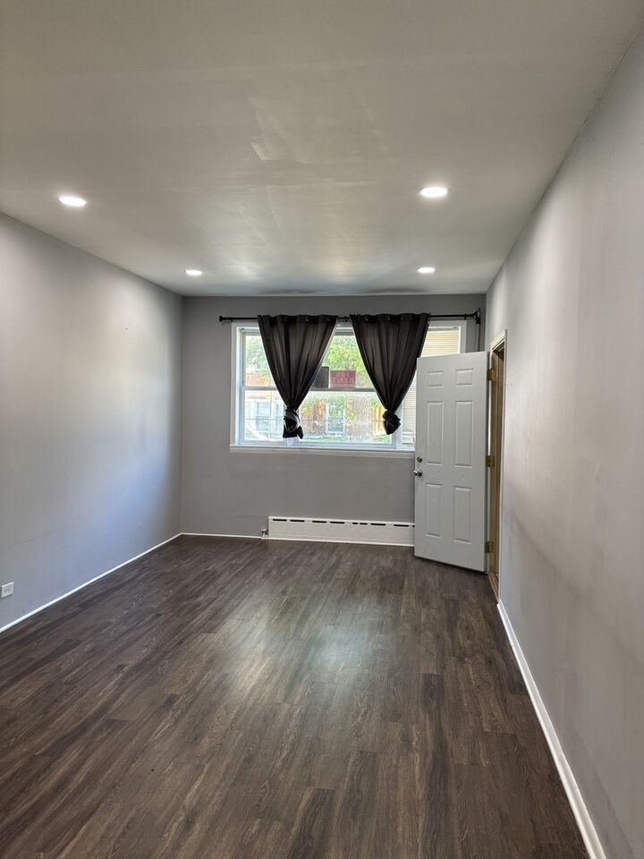 Property Photo:  3053 N Elbridge Avenue 1-F  IL 60618 