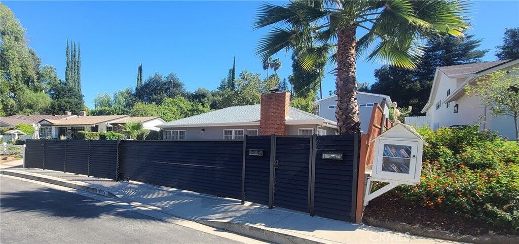 Property Photo:  22054 Independencia  CA 91364 