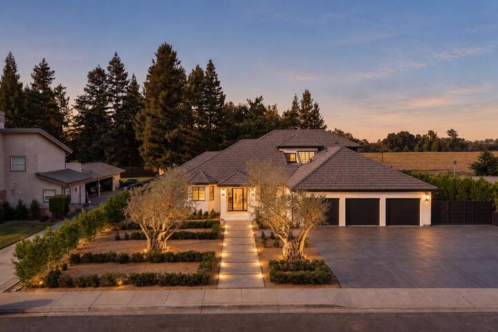 Property Photo:  609 Bing Way  CA 95356 