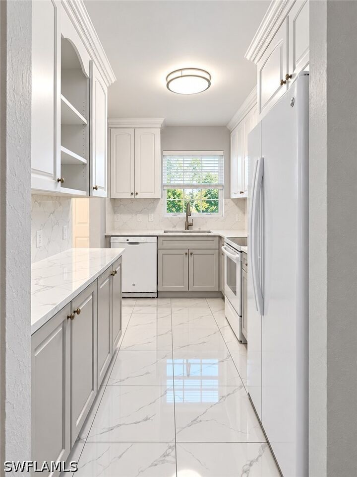 Property Photo:  501 Forest Lakes Boulevard 212  FL 34105 